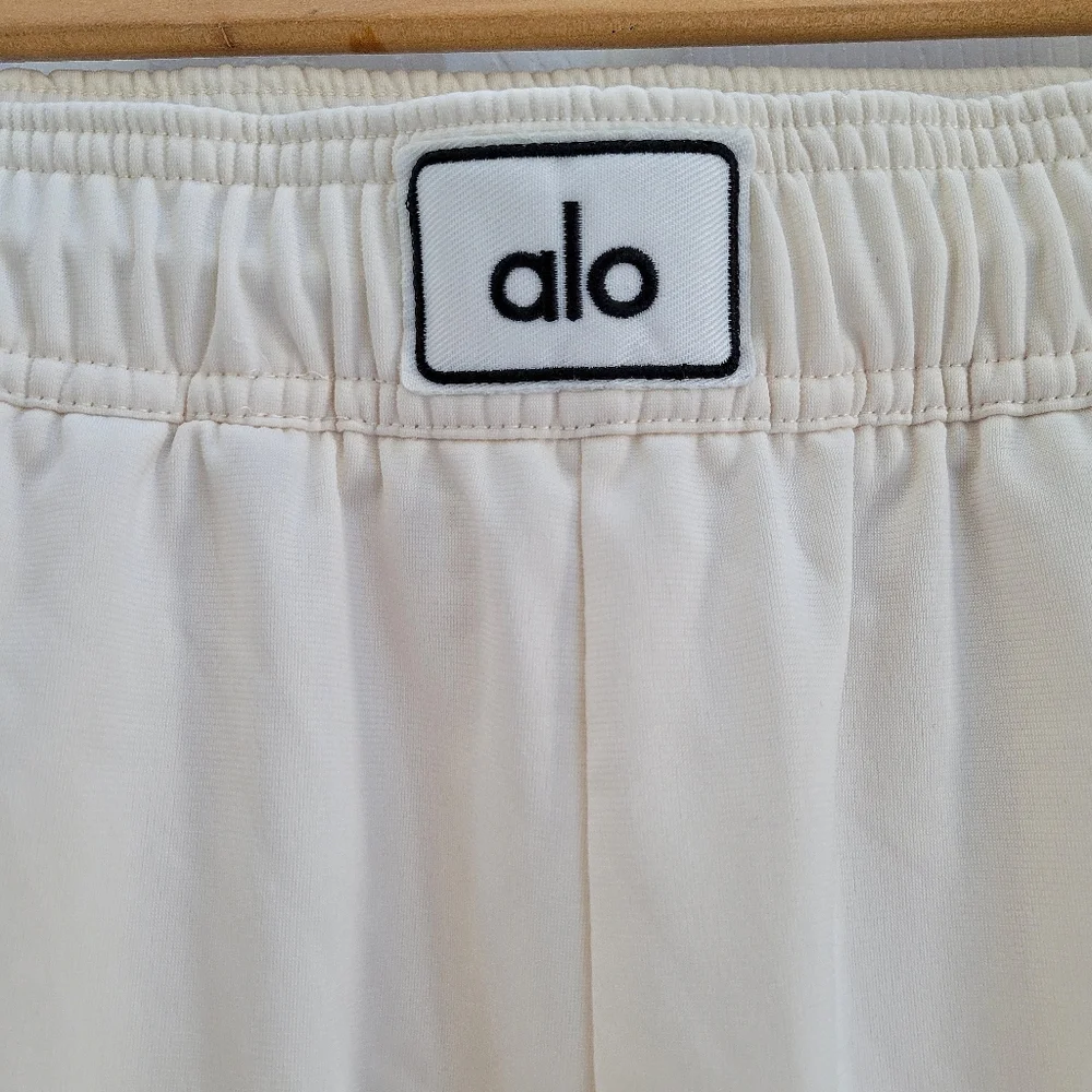 Alo Yoga Prizewinner Pant Medium M Cream High Rise Athletic Lounge Chic StyleFit